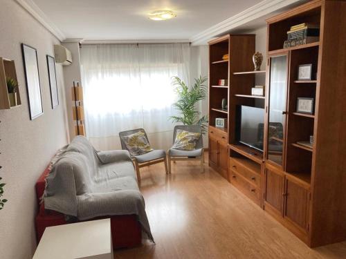 Apartamento grande, 2 dormitorios, garaje gratis, Madrid (Foto 8)