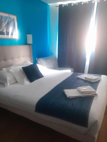 2 queen beds