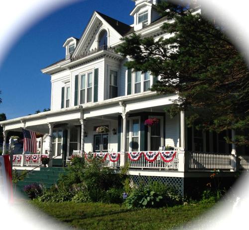 Center Harbor Sutton House B & B - New Hampshire