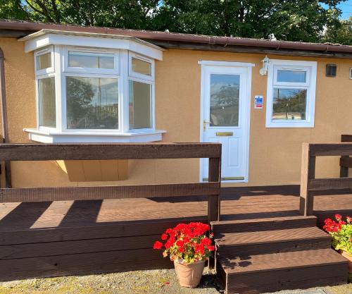 Exterior view, 1-Bedroom Semi-detached Chalet in Uddingston, Glasgow in East End