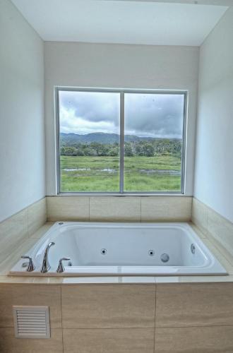 บริการและสิ่งอำนวยความสะดวก, Beachfront Hotel Tramonto in จาโค่