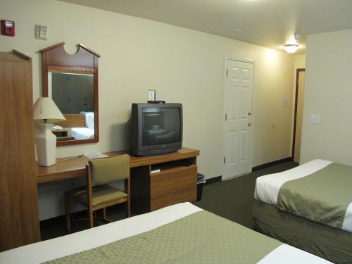 Deluxe Queen Room with Two Queen Beds - Disability Access - Non-Smoking