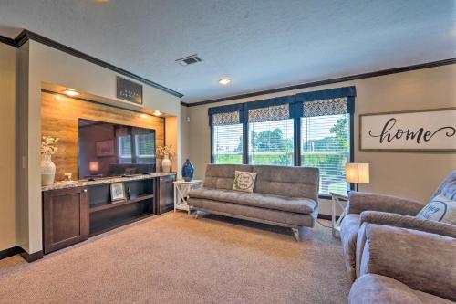 Pet-Friendly Home with Deck in Broken Bow! in De Queen