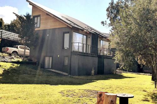 Cabaña con sonido y vista de arroyo