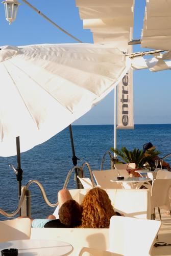 ผับ/เลาจน์, Hotel Muva Beach in เพนีสโคลา