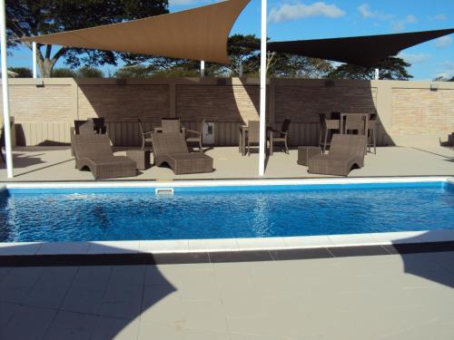 בריכת שחיה, Hotel Colibri in Kone