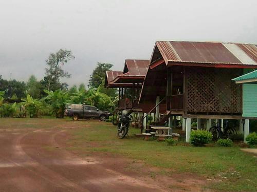 Lek's Issan Home and Travel Lek's Issan Home and Travel