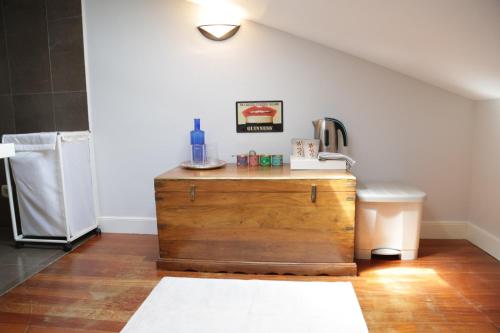 Habitación con baño, cerca de la playa