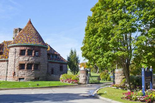 Oceancliff I & II, a VRI resort in Newport, USA