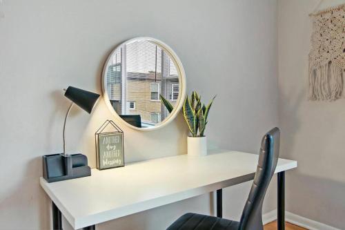 Quiet 1BR Spot Perfectly Situated Dine & Shop - Bell E3 - image 6