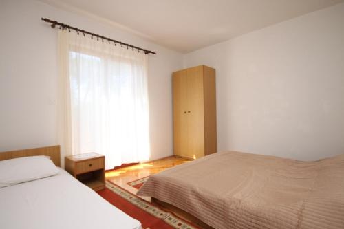 Apartment Vrboska 8748a - image 4