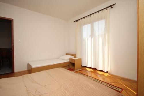 Apartment Vrboska 8748a - main image
