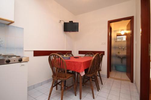 Apartment Vrboska 8748a - image 9