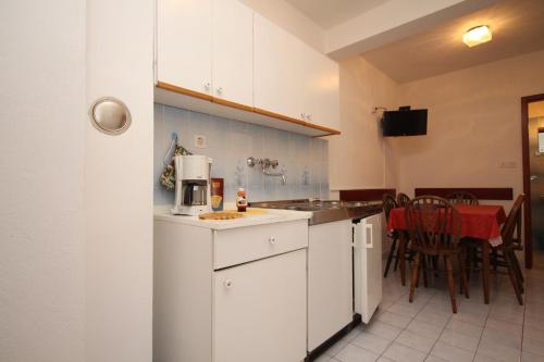 Apartment Vrboska 8748a - image 13