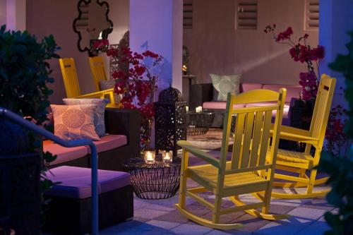 393603422 Kimpton Surfcomber Hotel by IHG