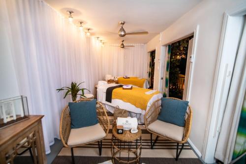 393603438 Kimpton Surfcomber Hotel by IHG