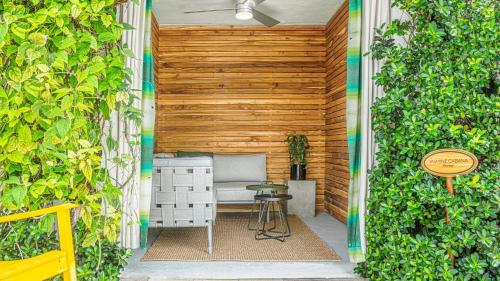 393603468 Kimpton Surfcomber Hotel by IHG