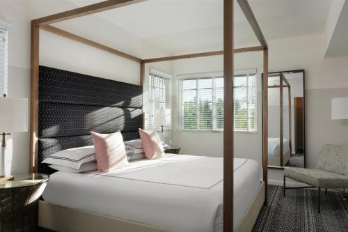 393603485 Kimpton Surfcomber Hotel by IHG