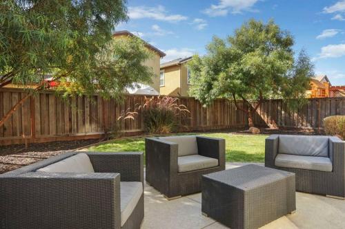 Stunning River Islands Home Near Lake & Boat House in ลาทรอป (CA)