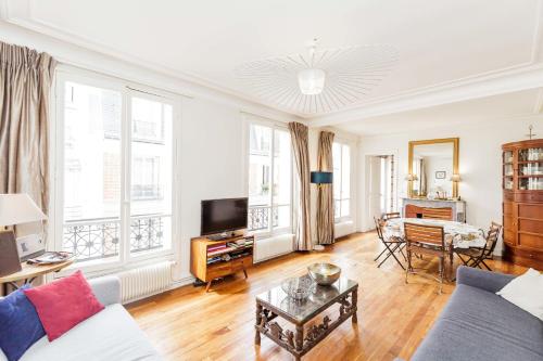 B&B Paris - Large Apartment For A Family 2 Adults Max! - Bed and Breakfast Paris