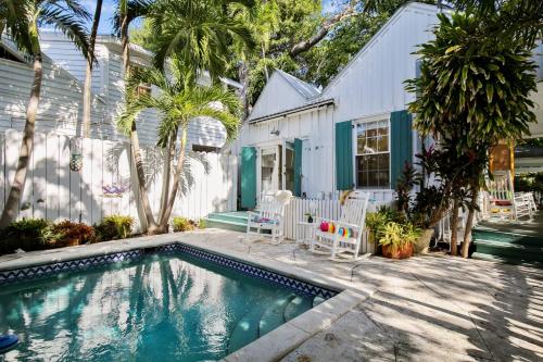 Perfect Pineapple by AvantStay Pet Friendly w Pool Month Long Stays Only