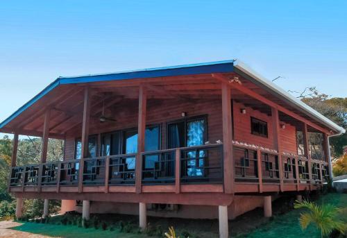 Spacious bungalow with stunning ocean views