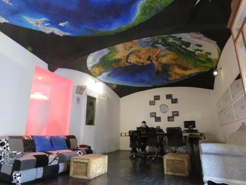 Shared lounge/TV area, Pariwana Hostel Cusco in Cusco