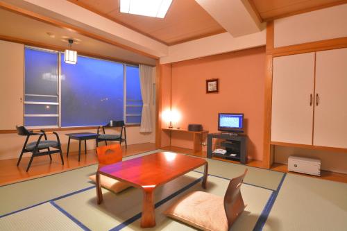 Japanese-Style Room with Shared Bathroom - Smoking