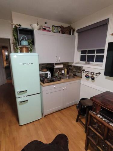One-Bedroom Apartment image 9