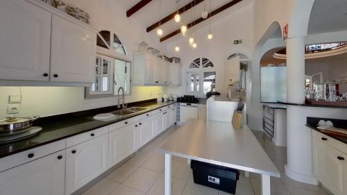 Ресторант, GREEN LORD DOMAINE - Lodges Piscine & Spa - Bar & Lounge - Restaurant gastronomique in Lamentin