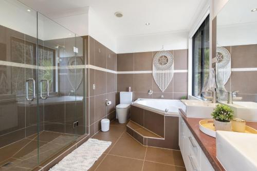 Luxury Lake View Retreat with Hot Tub - image 40