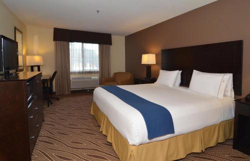 Holiday Inn Express Hotel & Suites San Antonio-Airport North, an IHG Hotel