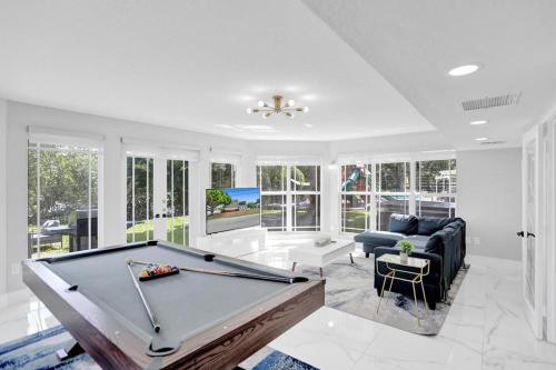 Amazing 7 Bedroom Game Room Jacuzzi Walk To Beach in Deerfield Beach, Vereinigte Staaten von Amerika