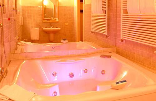 Vannas istaba, Hotel Adda in Spino dʼAdda