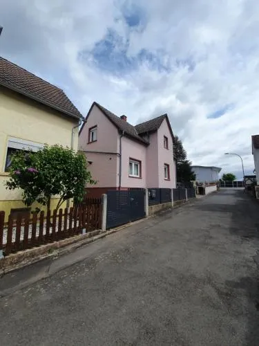 Ferienhaus in einem Wohngebiet bei Frankfurt in Nidderau, Deutschland