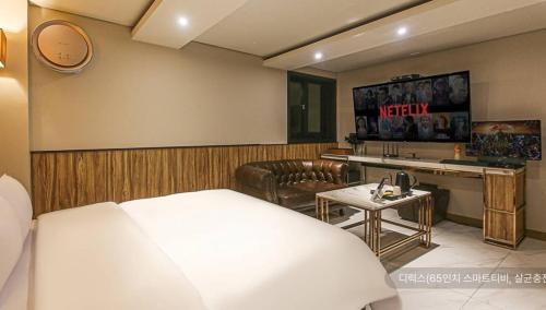 Newmond Hotel Room Type - Large Double Room