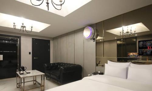 Newmond Hotel Room Type - Large Double Room