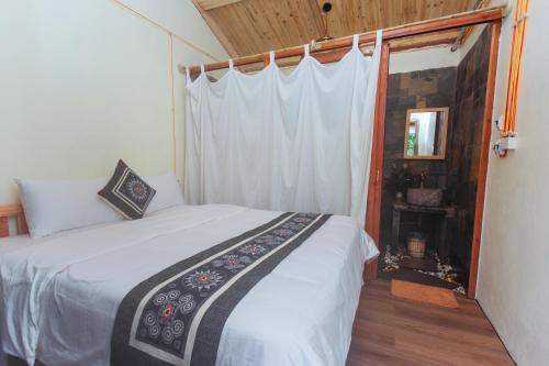 1 king bed, 1 double bed