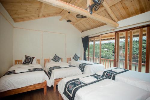 5 twin beds