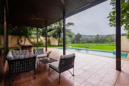 StayVista Bella Antlia 3BHK, with Pvt Pool & Paddy view- Parra, North Goa
