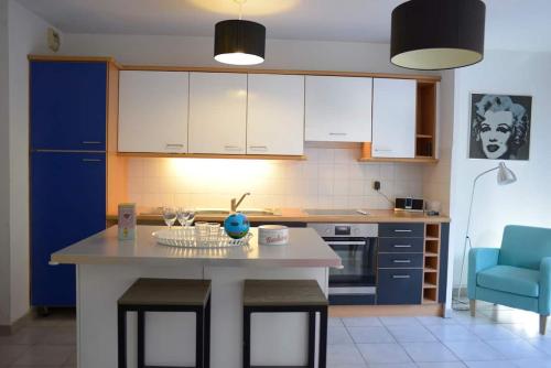 F3 Climatise-terrasse 30 M2- Parking-antigone - Montpellier