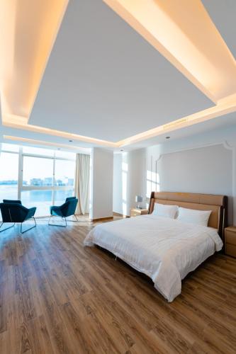 Grande Beach in อัลคีราน