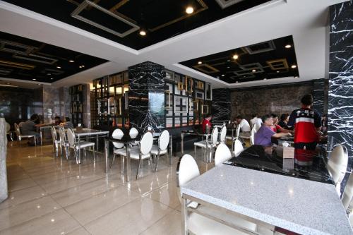 Bar/lounge, Shui Sha Lian Hotel - Harbor Resort near Xiangshan Visitor Center