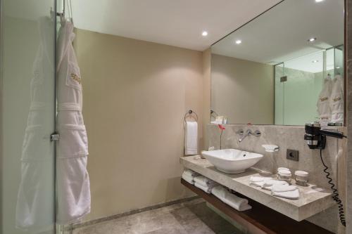 Double or twin room, partial sea view