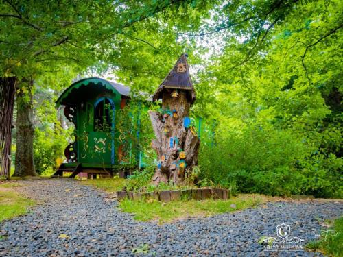 Gypsy Wagons and Vans, Clarens