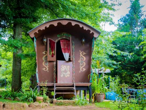 Gypsy Wagons and Vans, Clarens