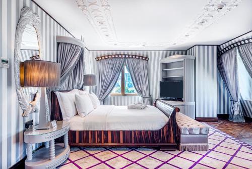 Wyndham Grand Istanbul Kalamis Marina Hotel in Kadıköy