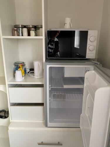 Quiet, spacious double bedroom!, Peterborough (photo 8)
