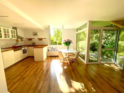 70m2 Romantic Living in the Old Town with Garden, Bratislava (Foto 3)