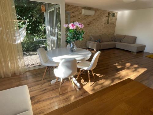 70m2 Romantic Living in the Old Town with Garden, Bratislava (Foto 9)